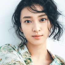 武井 咲が気になる2021春メイク「このメイクは新たなチャレンジ。春に向けてコスメも一新したい」