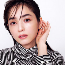 佐々木 希の2021春メイク｜気になるのはイエロー！ 王道ピンクメイクも自分らしくアレンジ