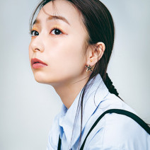宇垣美里さん「メイクのフットワークは軽く！ 冒険カラーこそプチプラでトライ♪」
