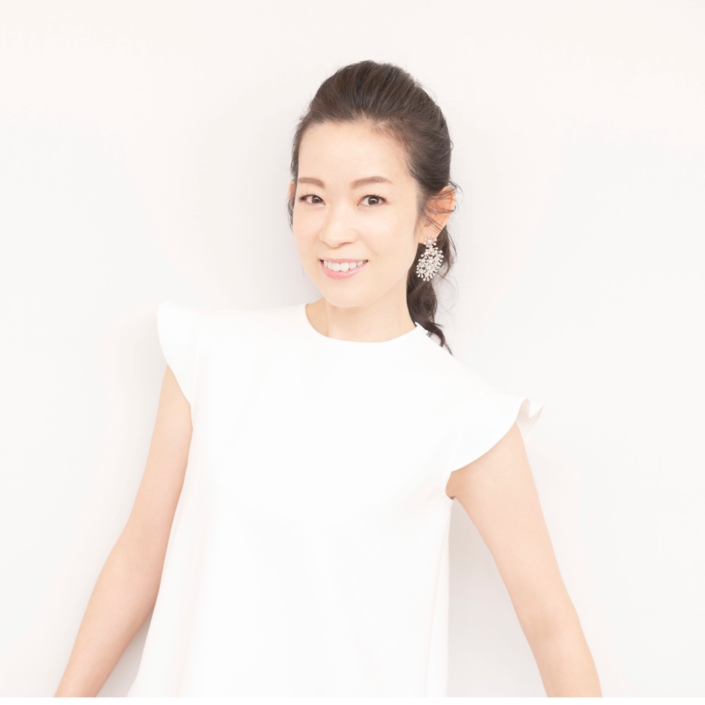 美容家・深澤亜季さん「フジコのクッションファンデ2,000円で、艶やかながらも陶器のような肌に！」| #プロもやっぱりプチプラ好き vol.41