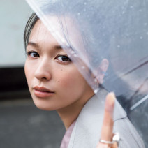 春はあけぼのメイク「雨は上がる。」雨粒に“キラキラ”をリンクさせて楽しみは無限に