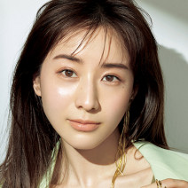 田中みな実さんがバスルームに持ち込んで使っているものは…“みな実ビューティ”の今に迫る