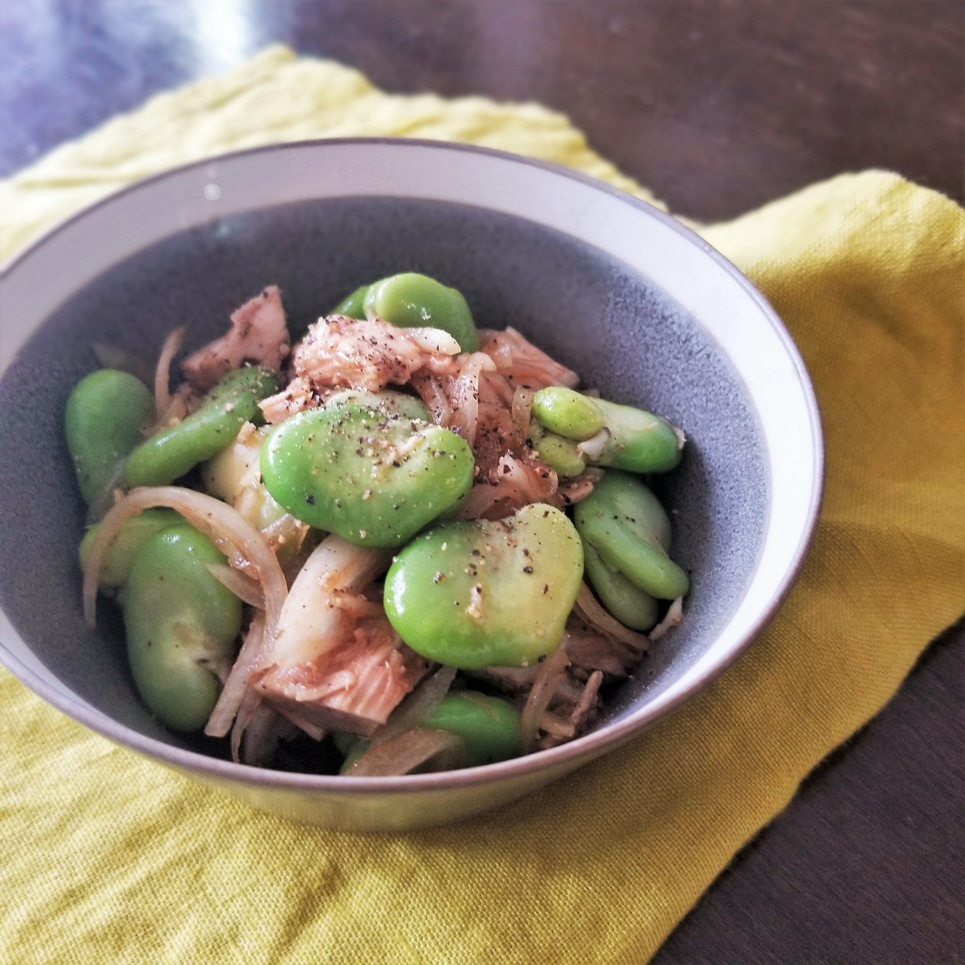 植物性たんぱく質でハリツヤ素肌♪「そら豆と玉ねぎのツナサラダ」Today’s SALAD #158
