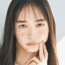 この春「ベージュリップ」に再注目。華やかな目元のまとめ役に｜ヘア＆メイク笹本恭平さんの＃美的な春顔