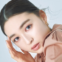 ジルスチュアートのピンクラメで微甘なかわいげをひとさじ｜ヘア＆メイク岡田知子さんの＃美的な春顔