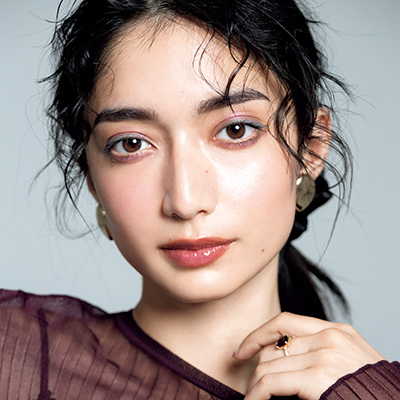 グラムロックなピンクeyeでかっこよく 色っぽく ヘア メイク長井かおりさんの 美的な春顔 美的 Com グラムロックなピンクeyeでかっこよく 色っぽく ヘア メイク長井かおりさんの 美的な春顔 美的 Com