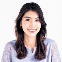 【簡単ヘアスタイリング】今は外ハネがマスト！ レディライクにあか抜けるリバースロング巻き