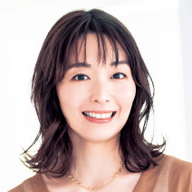 【簡単ヘアスタイリング】くびれと束感を作るだけで春めく外ハネミディ巻き
