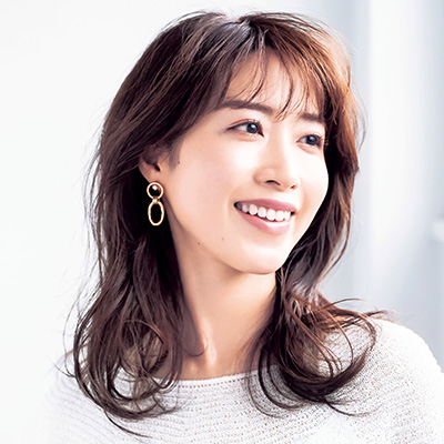 ヘアスプレーの使い方｜へたりやすい軟毛さんのベストのセット方法は？