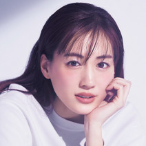 綾瀬はるか「野菜を意識して食べるけど撮影中のお菓子はやめられない（笑）」｜『美的』6月号スペシャルインタビュー