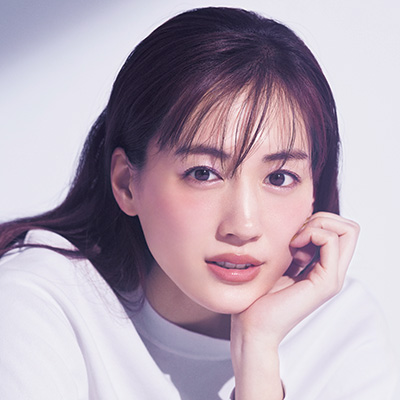 綾瀬はるか「野菜を意識して食べるけど撮影中のお菓子はやめられない（笑）」｜『美的』6月号スペシャルインタビュー