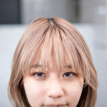 トップの髪がぺたんこに…外出中どう直す？ ミニマムお直し術【髪のプロが指南！ヘアのお悩み一問一答vol.10】