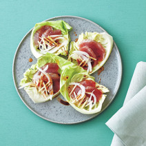 いくつ食べても罪悪感薄め！「カツオと香味野菜の春キャベツのせ」｜春魚レシピ