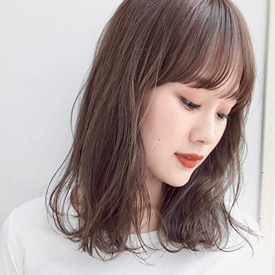大人ロブ×抜け感ハイライトで、肌トーンアップを叶える