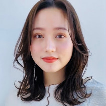 大人レイヤーで小顔見せ抜群！華やか「韓流くびれヘア」|最旬ヘアカタログ