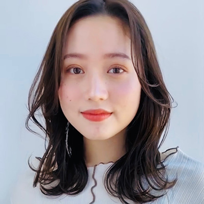 大人レイヤーで小顔見せ抜群！華やか「韓流くびれヘア」|最旬ヘアカタログ