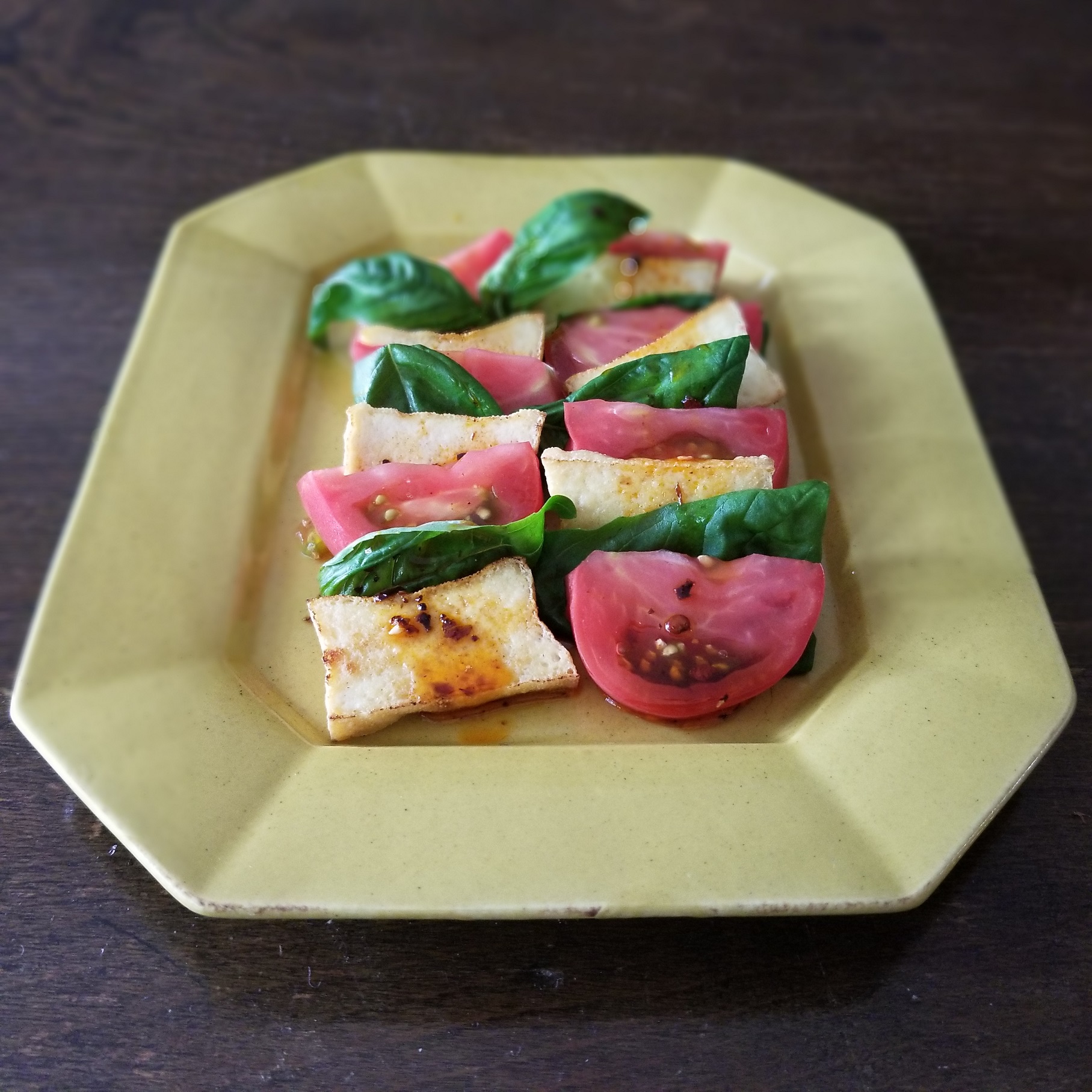 ダイエット 美肌に厚揚げのアレンジサラダ トマトとバジルと厚揚げのカプレーゼ風 Today S Salad 165 美的 Com