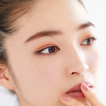雰囲気のある美人顔に変身♪ アイシャドウとマスカラを使った簡単マル秘テク