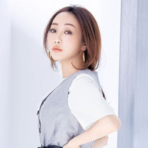 神崎恵さん「似合うかよりも心のときめきに忠実に選んで」｜美のスイッチの入れ方【美的GRAND】