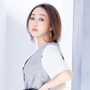 神崎恵さん「似合うかよりも心のときめきに忠実に選んで」｜美のスイッチの入れ方【美的GRAND】