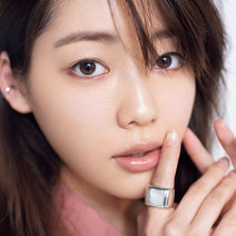 【2021夏新色】ディオール、NARS、セルヴォーク…目の下の“差し色”でしゃれ感アピール♪