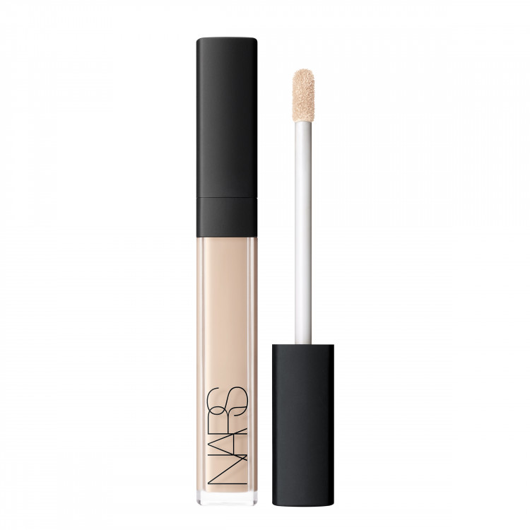 1241-radiant_creamy_concealer_applicator_chantilly_2400x2400