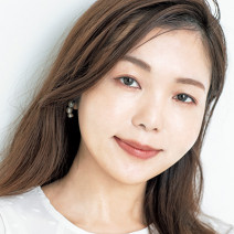 「透明感のあるツヤ肌」になりたいなら“血色下地”を仕込むのがマスト！ 小顔効果も◎