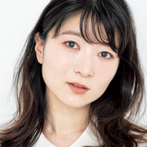 重たい目元をくっきり見せるマル秘テク｜漆黒ラインで強調する部分は…人気H&Mがレクチャー♪