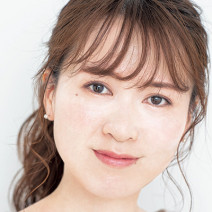 フェースラインをすっきり見せるワンテクニック｜ユニークなツールやシェーディングで小顔に♪