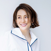 米倉涼子さん「完璧にやれないから、完璧を目指す。」表紙登場インタビュー【美的GRAND】