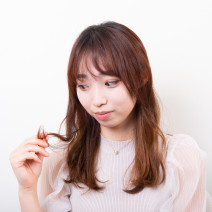 猫っ毛でカールが取れやすい。持ちをUPさせるコツとは？【髪のプロが指南！ヘアのお悩み一問一答vol.20】