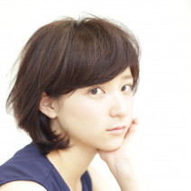 老けない洗練された大人ヘア！ひし形シルエットに大人モーブピンクで優しいふんわりショート