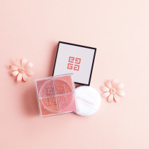 チーク部門ランキング｜3位コスメデコルテ、2位NARS、透明感×紅潮感を叶える1位は？【美的GRANDベストコスメ上半期2021】