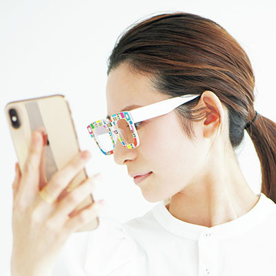 ネットで予約して自宅で簡単に診断できる！「ゾゾグラス」で自分に似合う色を知ろう