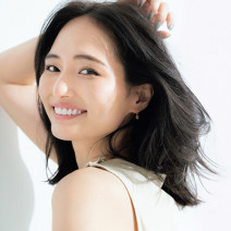 NEXT美容リーダー 山賀琴子さんを先取り！｜愛用コスメや狙っているアイテムを大公開
