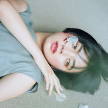 池田エライザが演じる夏の夕顔メイク｜“くすんだ赤”が美しい儚げメイクにトライ