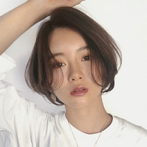 小顔見せも叶える！王道ひし形ショートボブは柔らか質感でお洒落に｜ 最旬ヘアカタログ