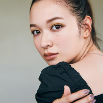 【SUQQU】カーキの限定アイパレットでつくる大人の洗練アイ｜中山友恵さん発「最旬美人顔！マストバイ」