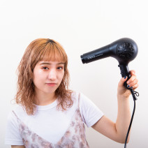 暑くてドライヤーが億劫。早く乾かすコツとは？【髪のプロが指南！ヘアのお悩み一問一答vol.26】