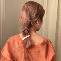 三つ編みできない人必見！入れ込みアレンジで三つ編み風ヘアが完成