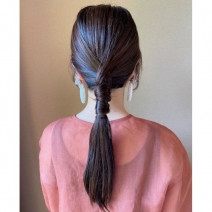 簡単シャレ見え抜群・ロングヘアのタイトローポニーアレンジ