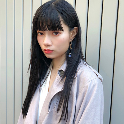 個性重視ロングならワイドバングとダークカラーで、モードに攻める！｜ 最旬ヘアカタログ