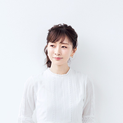 美容家・石井美保さんがおすすめする“効く”コスメ「たるみの気になる朝や撮影前は必須のアイテム！」