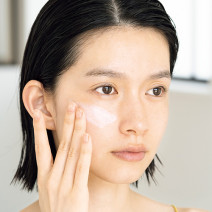 急なリモート会議…ノーファンデでサクッと美肌に見せるには？｜最強時短美肌コスメはコレ！