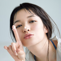 森 絵梨佳さんが10年間美肌な理由「目元や頬が乾燥しやすい混合肌。上下まぶたのキワまで…」