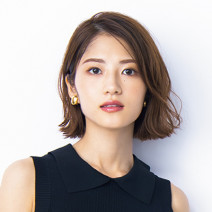 女優・若月佑美さん「自分らしく、人のために尽くせる心の余裕をもって生きたいです」｜写真集『アンド チョコレート』スペシャルインタビュー