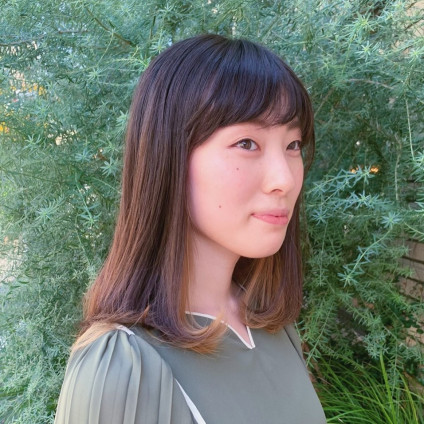 ダメージを最小限に抑えて作るインナーカラーで品よく決まる大人ヘアに