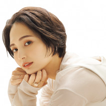 山賀琴子さんが“温もり眉”で柔らかい表情に変身。眉とまつげの色味がポイント！