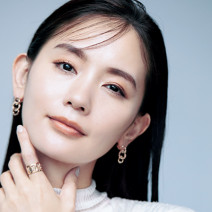 ファンデは「塗っている方が肌にいい」まで進化。美肌を育てるベースメイク新時代｜美的GRAND