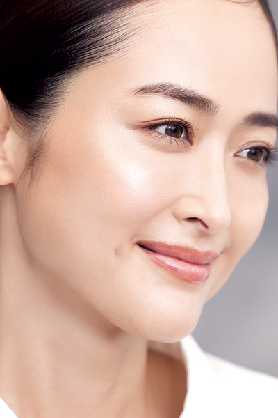 たるみ顔を解消！ベースメイクの最後は“最強の若返りアイテム”をトッピング｜美的GRAND